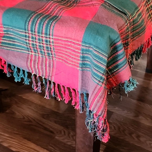 Beautiful Plaid Table Cloth 100% Cotton with Tassels. - Picture 8 of 9